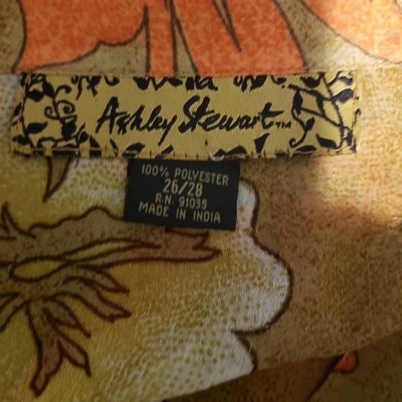 Beautiful Vintage Floral Blouse - Picture 6 of 7